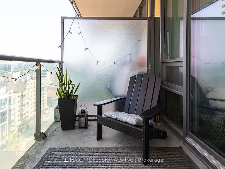 33 Lombard St N #1405 — Photo 11