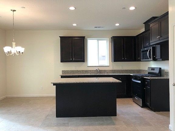 3rd image of 2303 E Monte Vista Ave