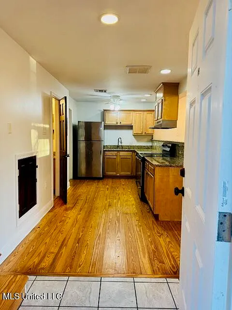 2 bed, 1.5 bath, 1000 sqft, $1,275 — Photo 4