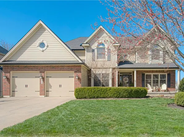 428 SE Youngston Ln, Lees Summit, MO 64063