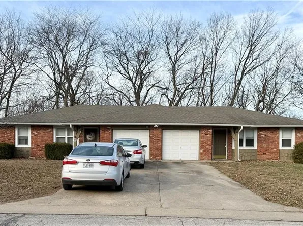 400 NE Westwind Dr APT B, Lees Summit, MO 64086