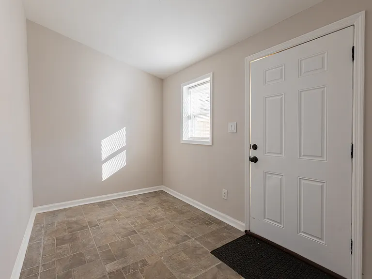 231 Jackson St — Photo 2