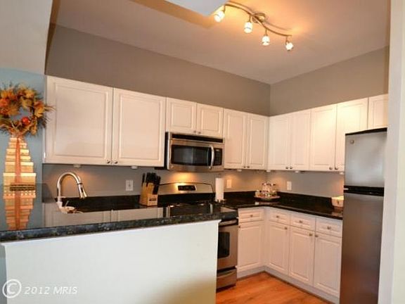 3rd image of 2101 Highcourt Ln
