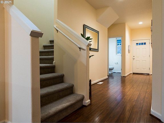 4th image of 186 NE Iberian Ln