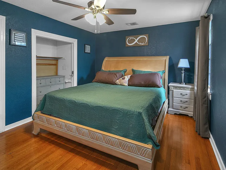 140 W Cheryl Dr — Photo 2