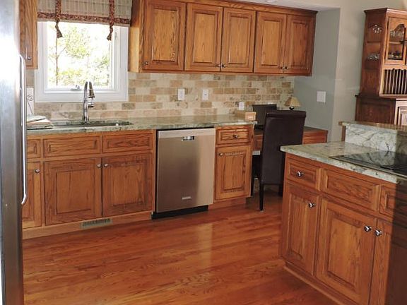 219 Plantation Kitchen 1