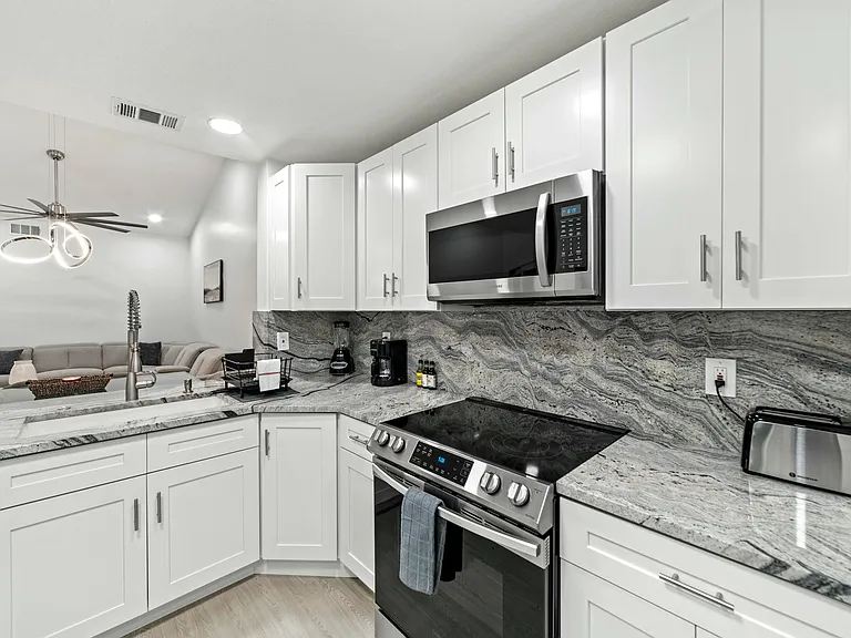 6553 Via Regina — Photo 10