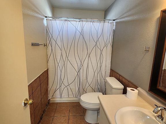 5th image of 1591 W Maplewood Dr