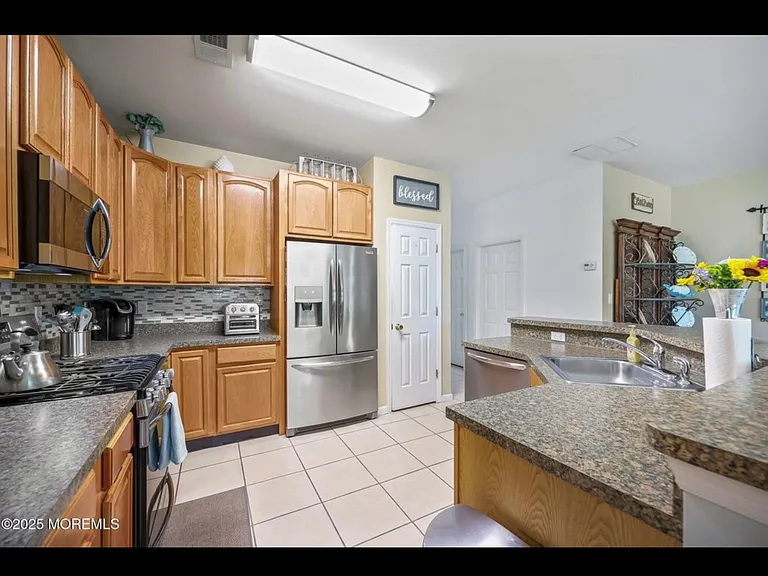 100 Pine St #9 — Photo 16