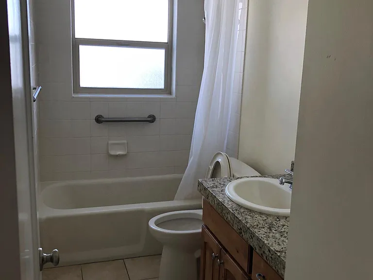 2565 E Yermo Ave — Photo 6