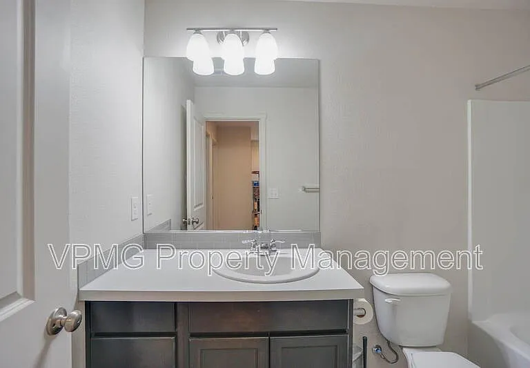 2023 NE Four Seasons Ln — Photo 17