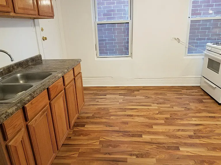 1526 W Walton St #2 — Photo 5