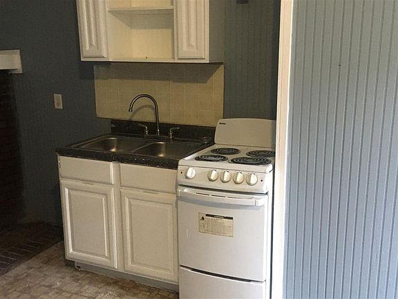 5th image of 2325 Victoria St