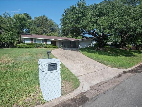 2nd image of 518 Wooded Crest Dr