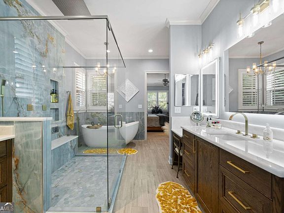 3rd image of 11 York Trce