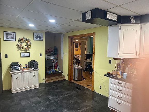 3rd image of 240 E 46th St