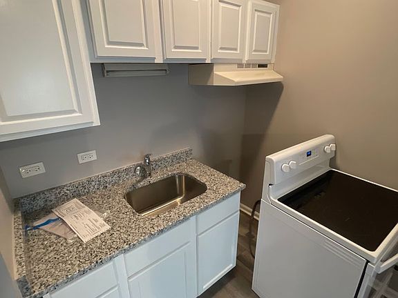 4th image of 7852 S Ellis Ave #301