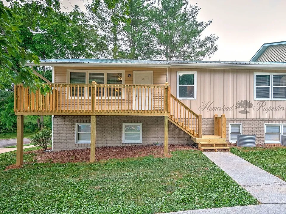 2202 Greenbriar Cir