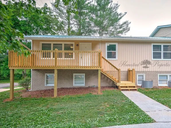 Quiet Area, Close to Town! Renovated 3 Bedroom, 1.5 Bath Apartment at Greenbriar Circle Johnson C..., 2202 Greenbriar Cir #62496c63e, Johnson City, TN 37601