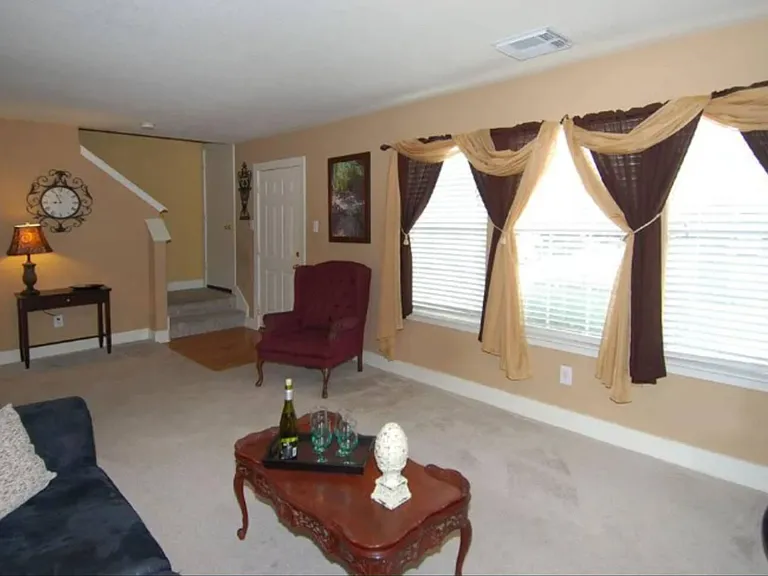 302 Kingsport St — Photo 2