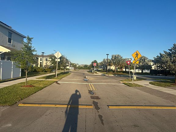 5th image of 763 SE 17th St