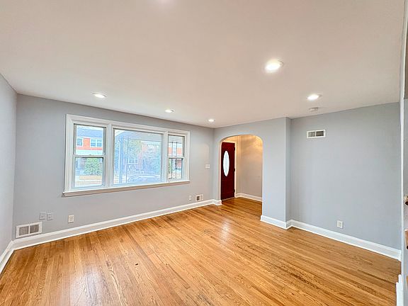 4th image of 3215 Yosemite Ave