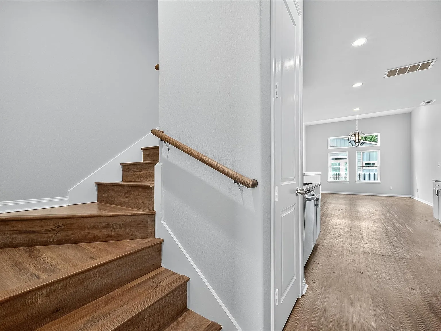 3 bed, 2.0 bath, 1344 sqft, $1,900 — Photo 4