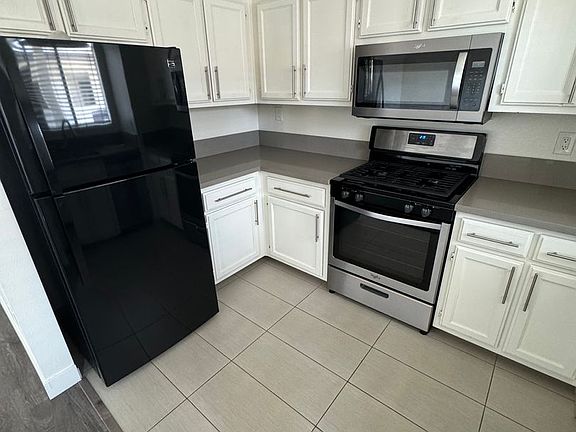4th image of 454 Ivy St APT 4