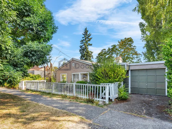 5536 38th Ave NE, Seattle, WA 98105