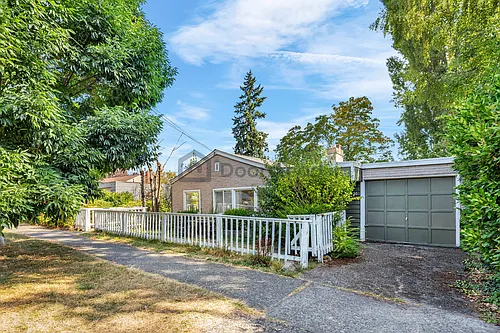 5536 38th Ave NE Photo 1