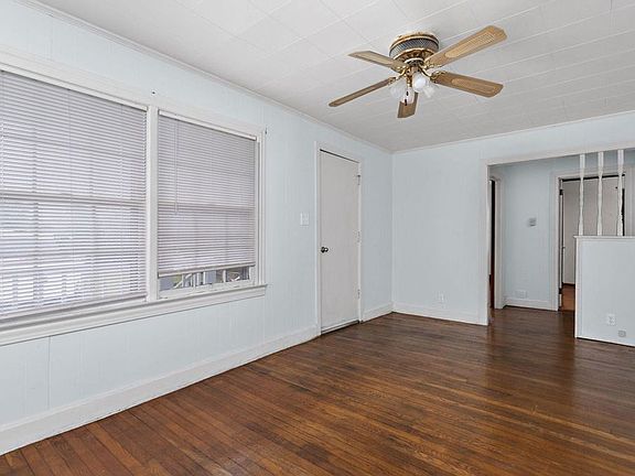 2nd image of 203 Rosewood Cir