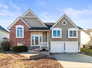 432 SW Oak Wood Ln, Grain Valley, MO 64029