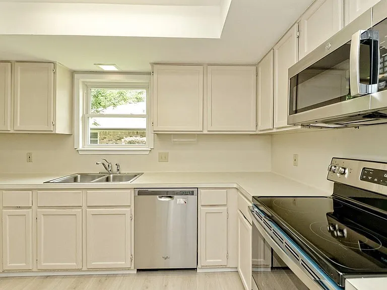11502 Toledo Dr — Photo 3