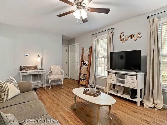 5th image of 18104 Bonneville Ln