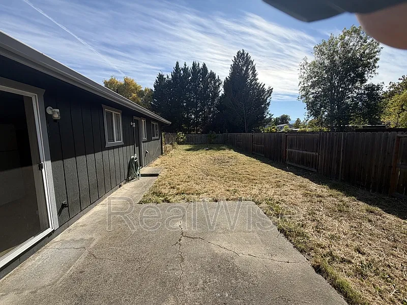 2 bed, 1.0 bath, 1000 sqft, $1,375 — Photo 3