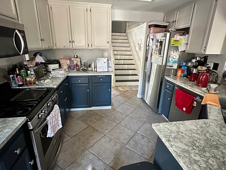 Saybrook Ave — Photo 10