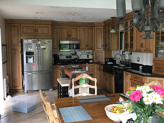 3rd image of 73 Pine Edge Dr