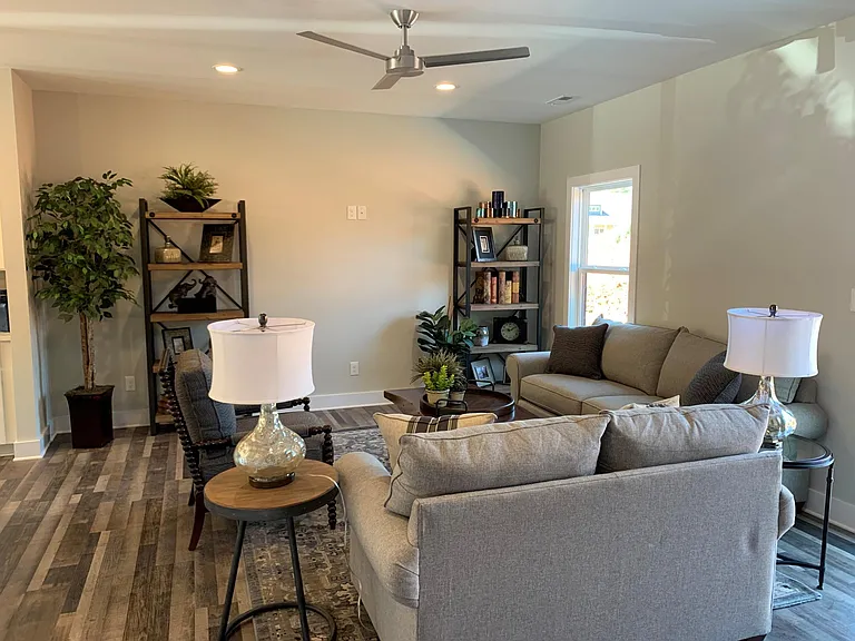 24 Zentry Pl — Photo 1