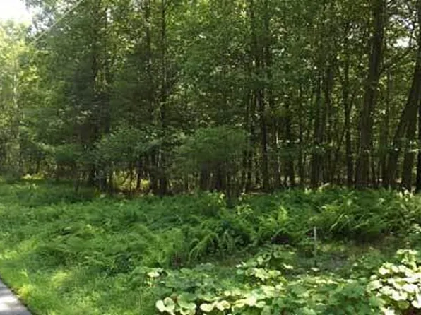 8 Ridge Rd, Milford, PA 18337