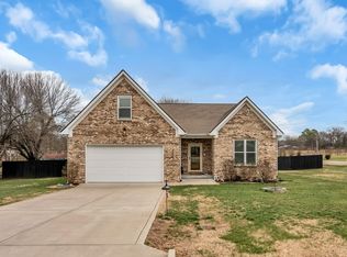 700 Redwood Cir, Columbia, TN 38401