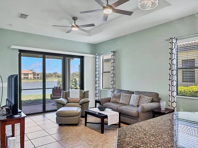 10424 Crooked Creek Dr — Photo 10