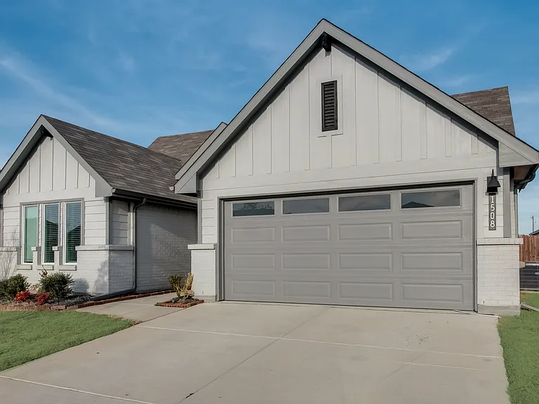 1508 Forest Park Dr — Photo 2