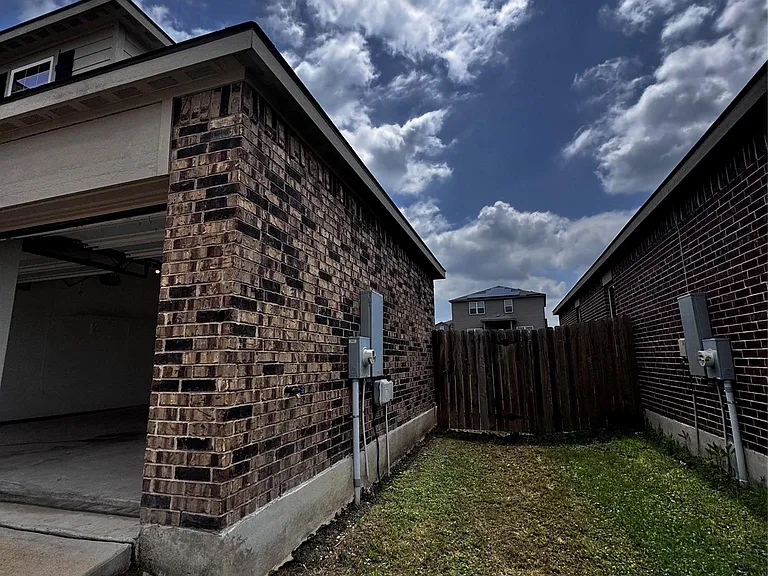 13713 Henry A Wallace Ln — Photo 4