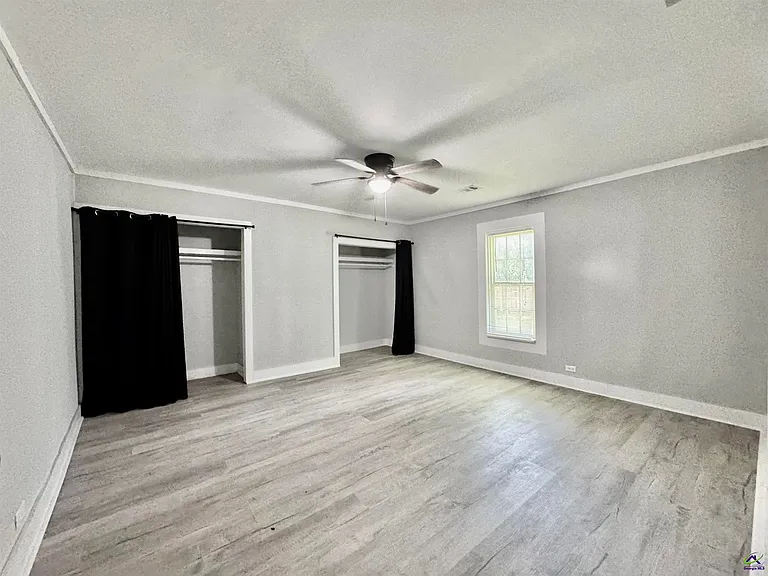 800 Ball St — Photo 17