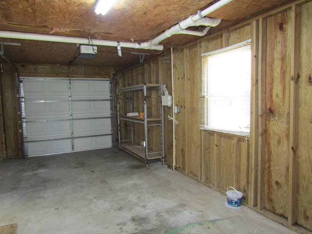 3 bed, 1300 sqft, $2,050 — Photo 4