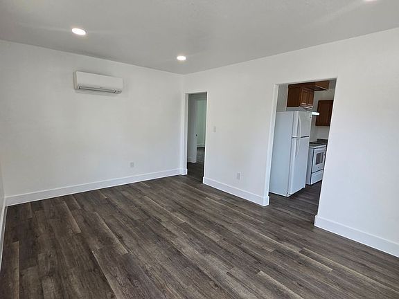 4th image of 303 E Bland St #840