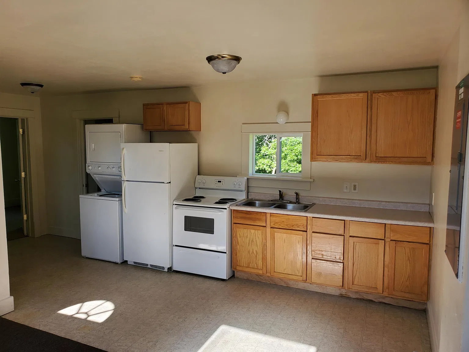 4 bed, $1,600 — Photo 2
