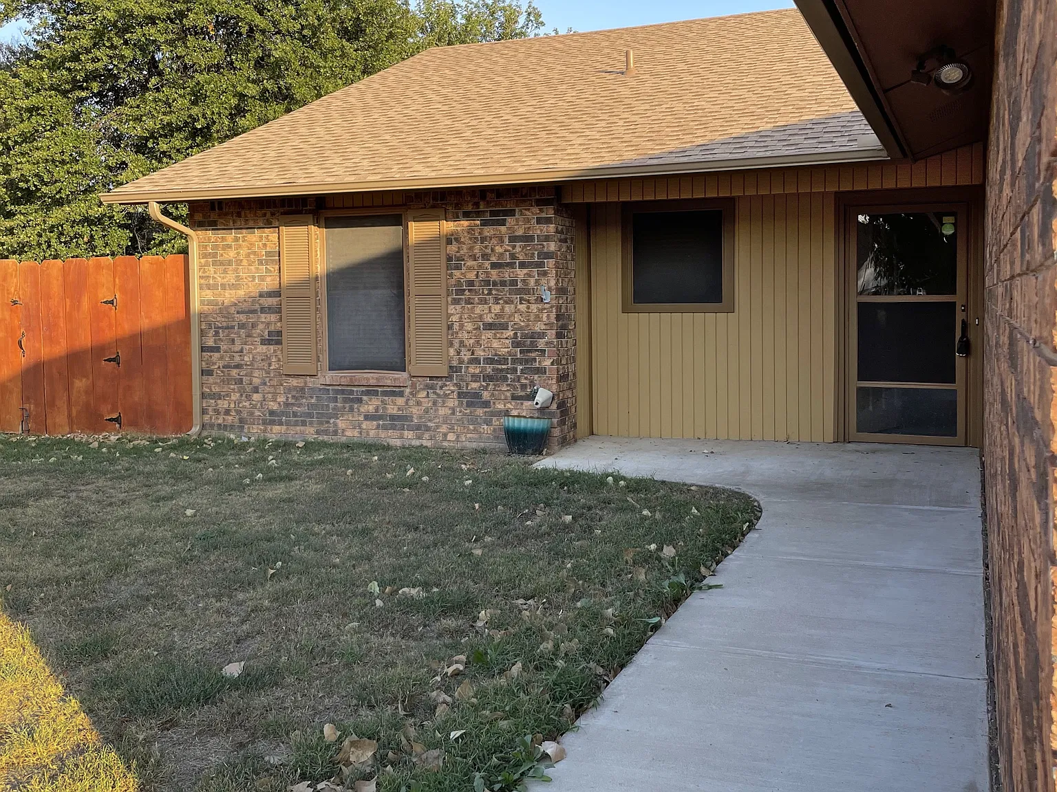 3 bed, 2224 sqft, $1,800 — Photo 2