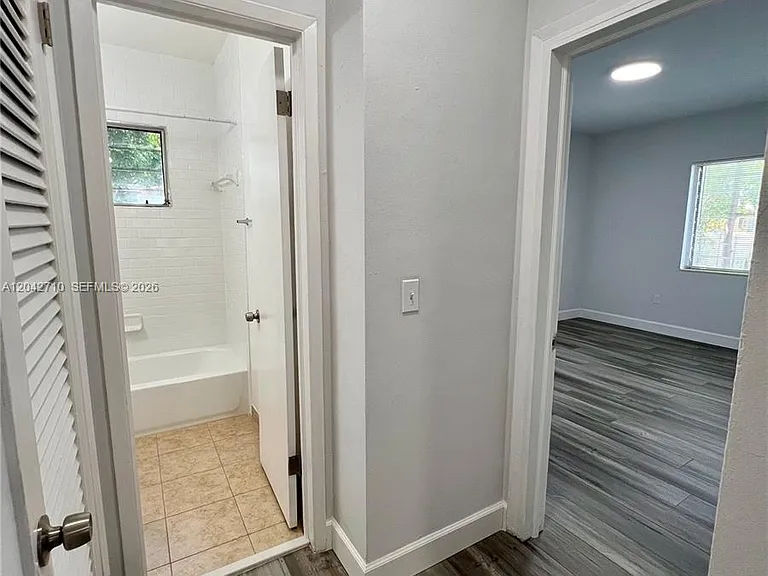 962 NW 6th St #1 — Photo 11
