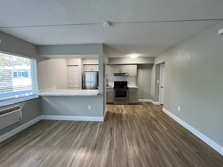 Biscayne Gardens Apartments — Photo 15